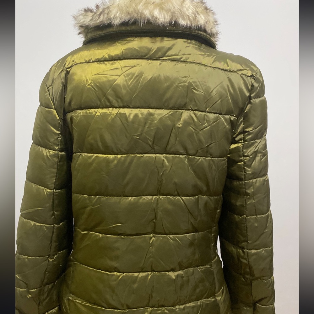Cropped Puffer Jacket. - Picture 3 of 4